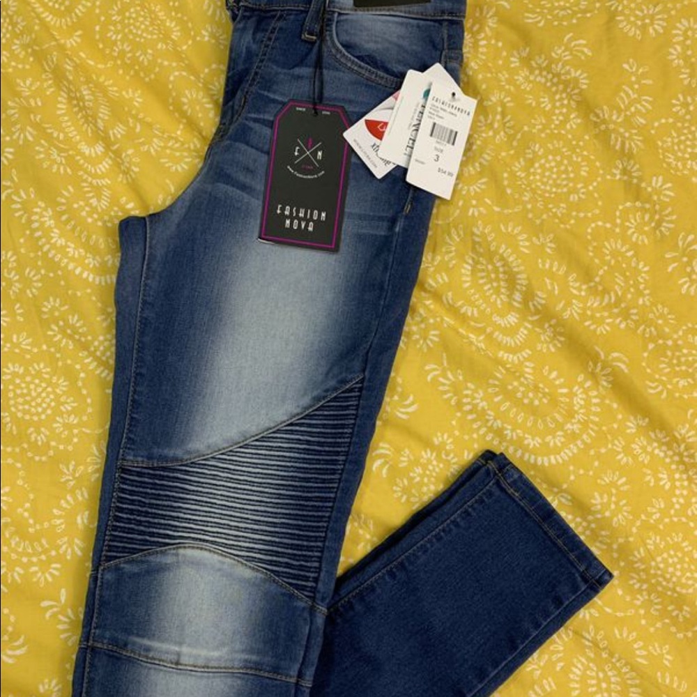Fashion Nova Oliver motto Jeans